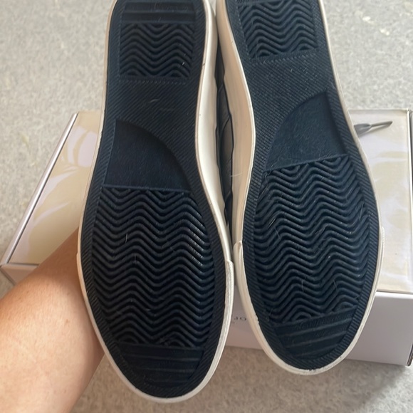 Men’s Sneaker Size 10 - Picture 4 of 5